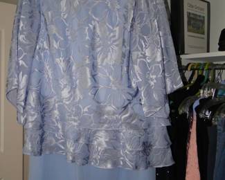 Fashionable women's clothing