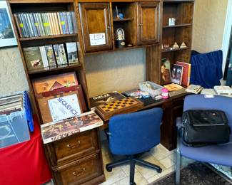 Large Desk with hutch
