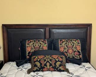 Bedroom set $850 (not including mattress and boxspring)