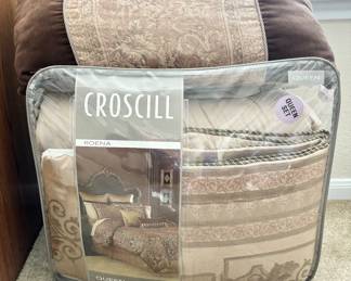 NIB Comforter Queen Size