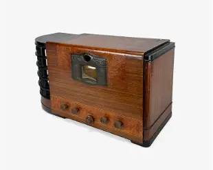 1938 Stromberg-Carlson 240H Wood Vacuum Tube Table Radio
