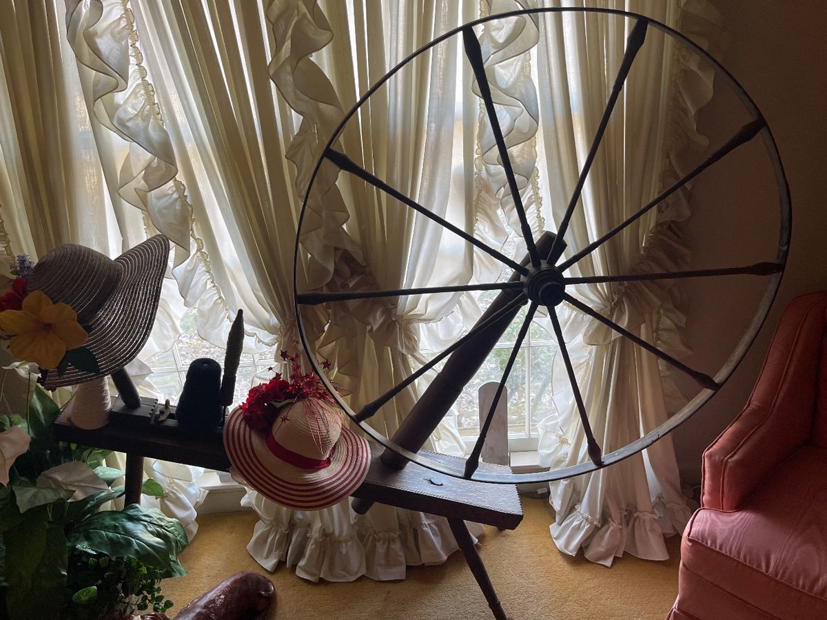 Vintage spinning wheel 
