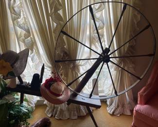 Vintage spinning wheel 