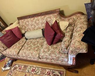 Beautiful vintage couch 