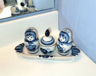 Russian Gzhel Porcelain Salt & Pepper Condiment Set With Tray