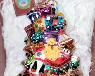 Gorgeous glass Christmas ornament