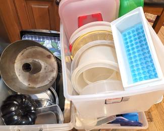 Bakeware, Tupperware...