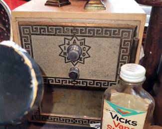 Mailbox with combination