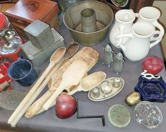 Upper right...White intertwined Fuddling cluster. The Halding Group. 