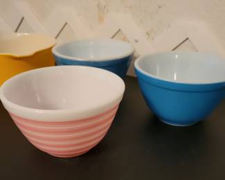 Pyrex bowls