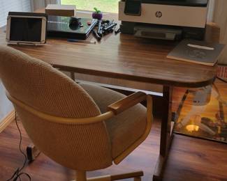 Desk/Chair (equipment not included)