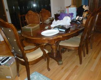 DR table w/6 chairs