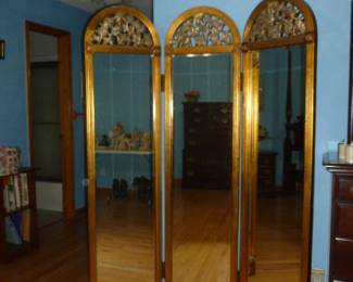 Nice tri-fold mirror
