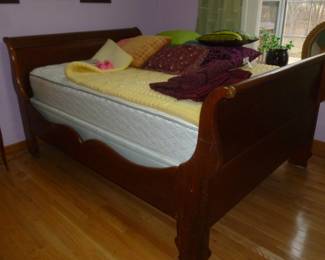 Vintage sleigh bed & excellent mattress set