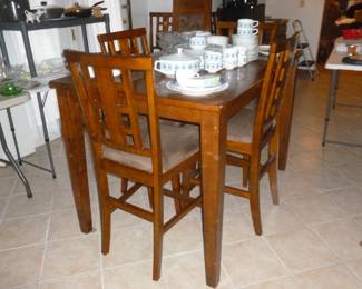 Counter-height table w/6 chairs & leaf
