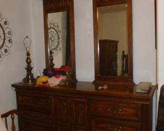 dresser & mirrors
