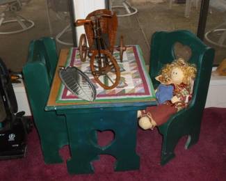 childs table w/benches