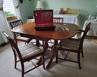 Duncan Phyfe Mahogany Table and 2 Leaves ~ Chairs ( of course ) and ( 1 ) is a Captains!