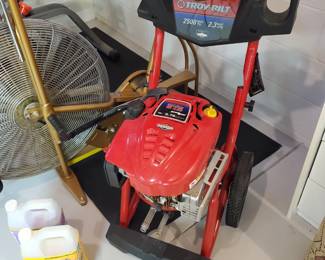 Troy Bilt Pressure Washer 2200 PSI with Liquid Cleaners and Driveway Attachment