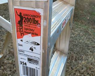 Label on aluminum ladder 