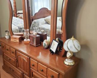 Like new Iak bedroom set 