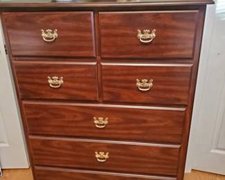 Modern chest of drawers 