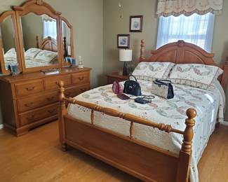 Like new bedroom furniture 
