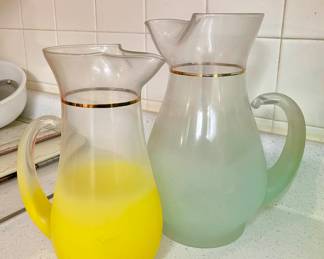 Vtg Blendo Sea Green Frosted Art Glass Pitcher Gold Rim Large MCM Retro Lemonade

MCM Blendo Yellow Frosted Medium Size Pitcher by West Virginia Specialty Glass ..  9" tall / 5.75" wide 