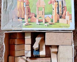 Detail pic, Playskool Kindergarten Wood Blocks 