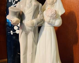Vintage Royal Crown Arnant Bride & Groom Figurine
Height: 7 1/2 in