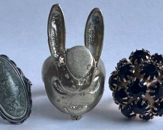 3 Vintage Rings: Alice In Wonderland White Rabbit, Natural Stone & Black Rhinestone
Lot #: 93