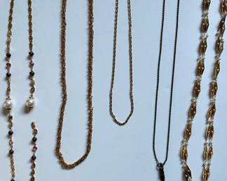 5 Vintage Necklaces: Gold Tone Chains, Shoe Pendant & More
Lot #: 63