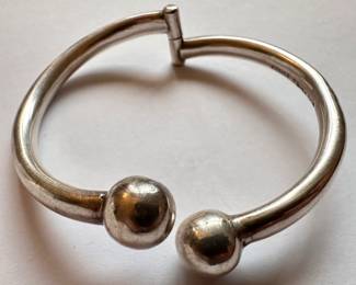 Vintage Mexico Taxco TD-46 Sterling Silver Bypass Globes Clasp Hinged Bracelet
Lot #: 85
