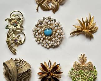 7 Vintage Brooch Pins By Capri, Lister, Trifari & More
Lot #: 118