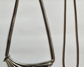 Silver Tone Fan Necklace & Silver Tone Chain
Lot #: 62