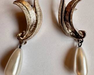 Vintage 925 Sterling Silver Stylized Leaves & Faux Pearl Teardrop Earrings
Lot #: 28