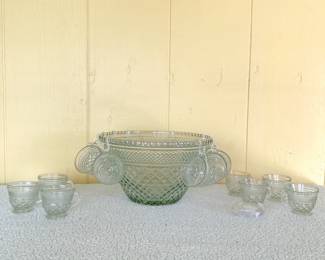 VINTAGE WEXFORD DIAMOND PATTERN ANCHOR HOCKING PUNCH BOWL SET AND 18 CUPS