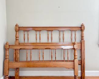 VINTAGE FULL SIZE SPINDLE HEADBOARD AND FOOTBOARD - LIGHT BROWN - BEDROOM FURNITURE