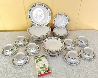 VINTAGE GIBSON CHRISTMAS CHINA - SERVICE FOR 8