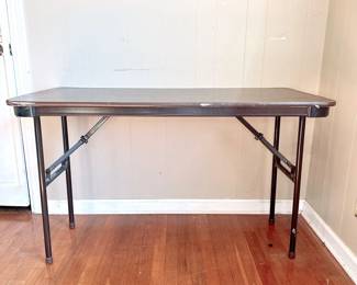 Brown folding table - 4'