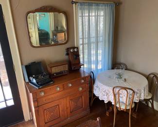 Underwood typewriter, vintage radio, antique telephone!