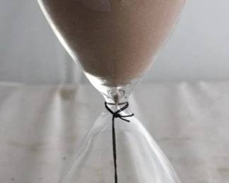 1474 - Hour Glass - 5 x 5 x 10
