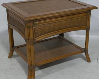 3092 - Tommy Bahama End Table 22x22x28
