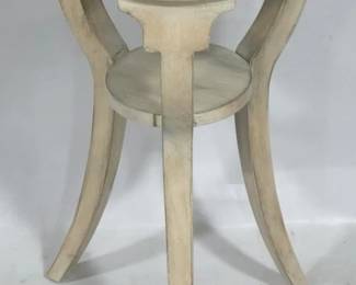 939 - Butler Specialty round stand, 25 x 16
