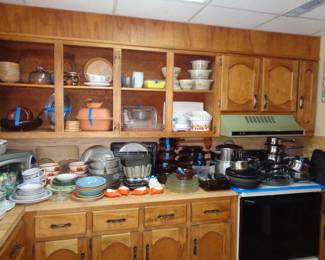 Kitchen items, assorted pots, pans, Corning Vision Cookware, etc.