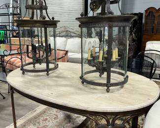 Oval Table and Chandeliers Orlando Auction