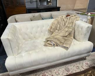 Tufted White Love Seat Orlando Auction