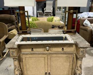 Cabinet Orlando Auction