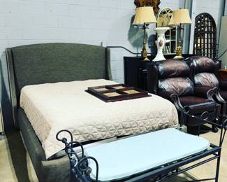 Modern Queen Bed Orlando Auction