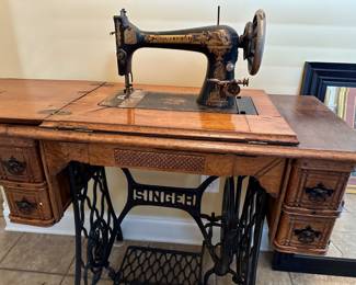 1901 Singer sewing machine.